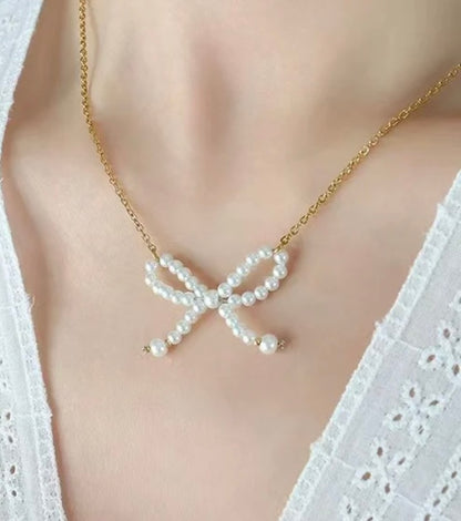 Pearl beads bow pendant