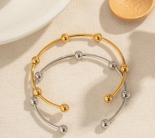 Mulit round ball open bracelet