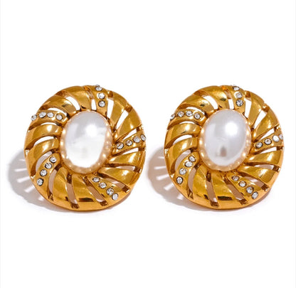 Vintage Elegant Pearls Round Stud