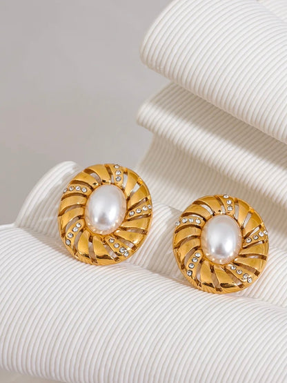 Vintage Elegant Pearls Round Stud