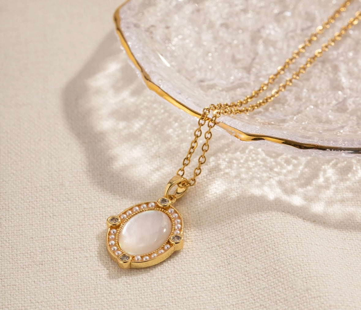 Oval White Shell Zircon Necklace